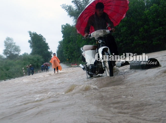Tuyên Hoá: Mưa lớn, hàng trăm nhà dân bị ngập trong lũ