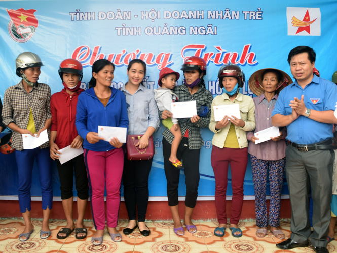 Tiếp tục các hoạt động hỗ trợ người dân bị thiệt hại do lũ lụt