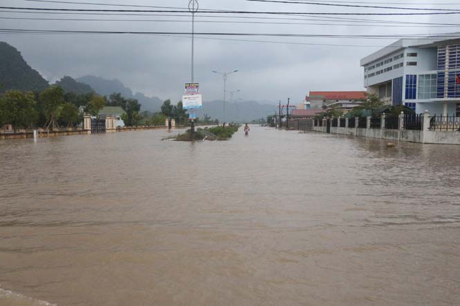 Bố Trạch: Hàng trăm nhà dân bị ngập lụt