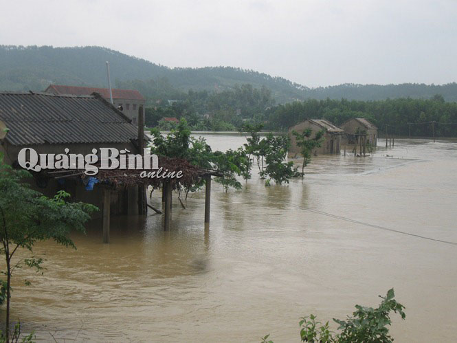 Quảng Trạch: Lũ chồng lũ, nhiều khu vực bị cô lập