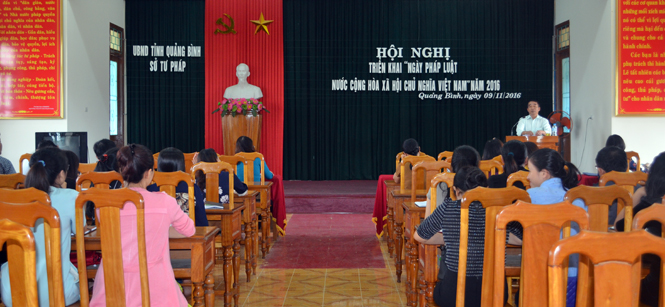 Tôn vinh Hiến pháp và giáo dục ý thức thượng tôn pháp luật cho mọi người trong xã hội