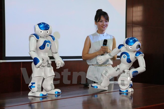 Trường đại học Việt Nam đưa robot vào giảng dạy, nghiên cứu