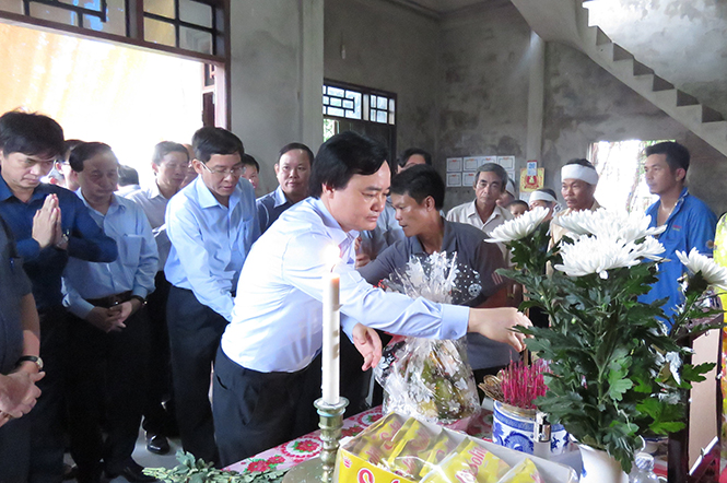 An toàn cho học sinh trong mùa mưa lũ: Làm gì để đừng xảy ra cảnh đau lòng?