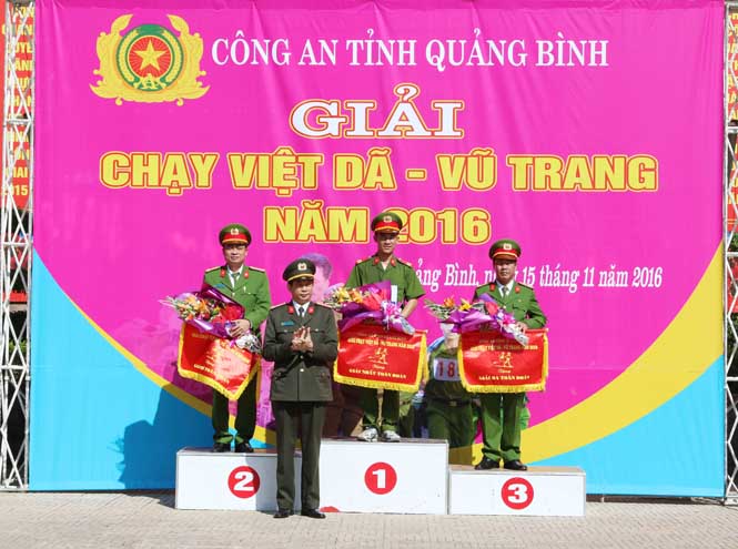 Giải chạy việt dã-vũ trang truyền thống Công an tỉnh năm 2016