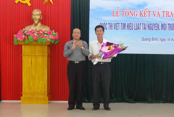 Trao giải cuộc thi tìm hiểu Luật Tài nguyên, Môi trường biển và hải đảo năm 2016
