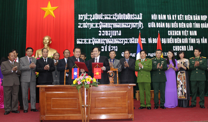 Hội đàm và ký kết biên bản hợp tác về biên giới giữa Quảng Bình và Sạvẳnnakhệt (Lào)