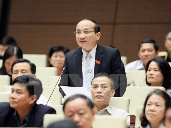 Nhiều đại biểu chưa hài lòng với phần trả lời của Bộ trưởng Bộ Nội vụ