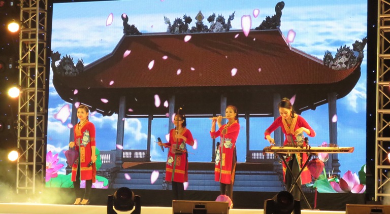 Chương trình nghệ thuật "Kết nối yêu thương"