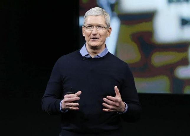 Ông Trump đề nghị Apple đưa sản xuất iPhone về Mỹ