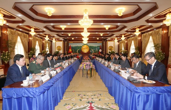 Việt Nam và Lào tiến hành ký kết bảy văn kiện hợp tác