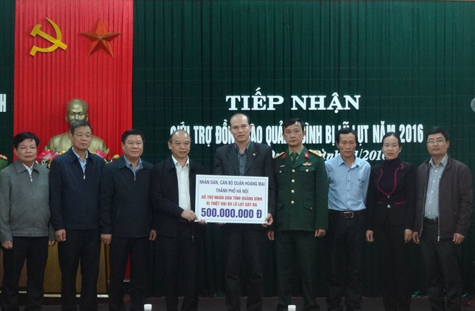 Hỗ trợ người dân Quảng Bình khắc phục phục hậu quả lũ lụt