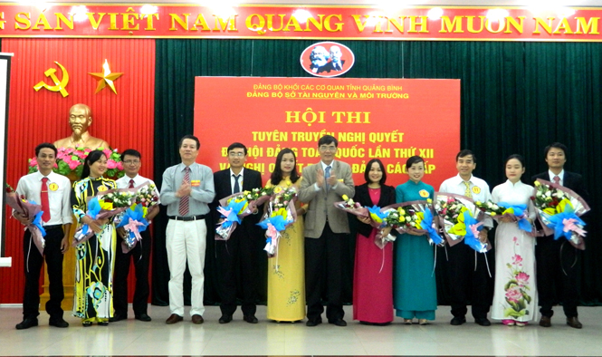 Các tổ chức cơ sở Đảng: Hội thi "Tuyên truyền Nghị quyết Đại hội Đảng toàn quốc lần thứ XII và nghị quyết đại hội Đảng các cấp"