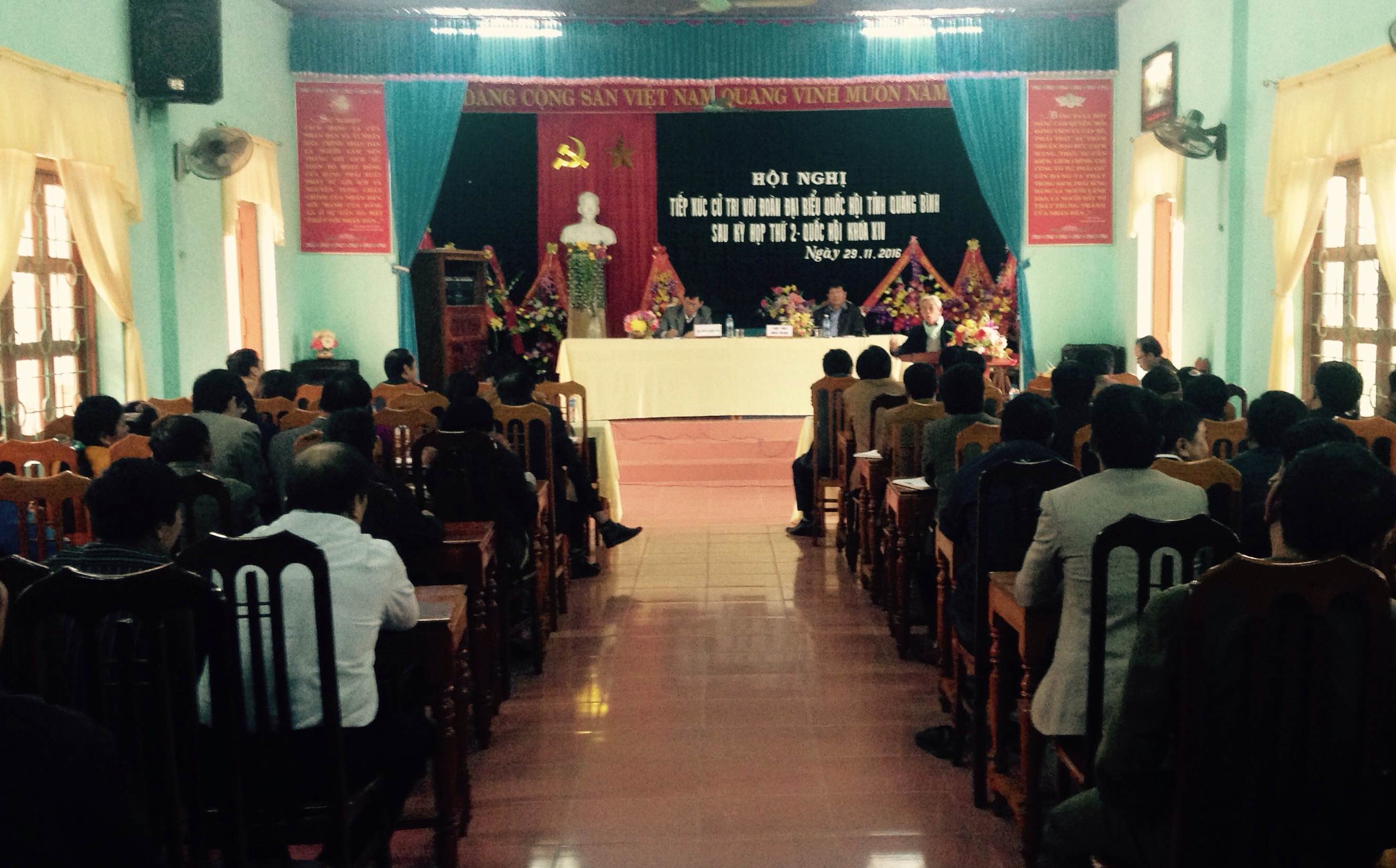 Đại biểu Quốc hội tiếp xúc cử tri tại huyện Lệ Thủy