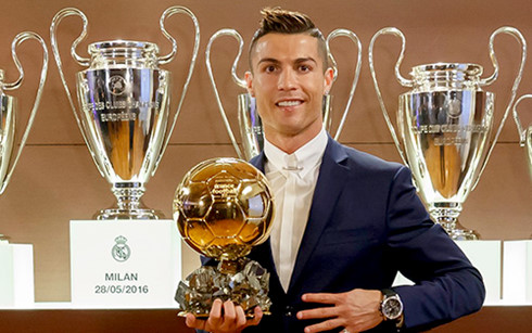 Ronaldo giành Quả bóng Vàng 2016: Phần thưởng xứng đáng dành cho CR7