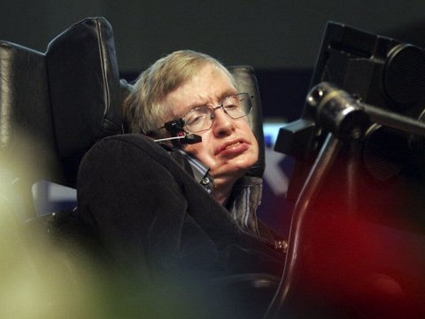 Stephen Hawking cảnh báo tương lai bất ổn của con người