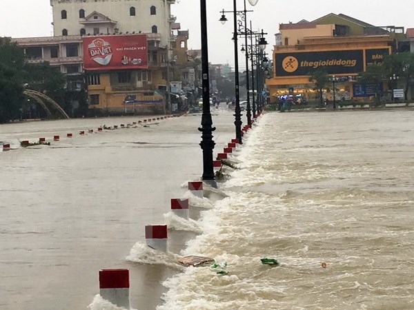 Trung Bộ tiếp tục lũ chồng lũ trong 10 ngày tới, Bắc Bộ hanh khô