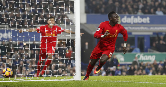 Mane lập công phút 90+4, Liverpool đánh bại Everton