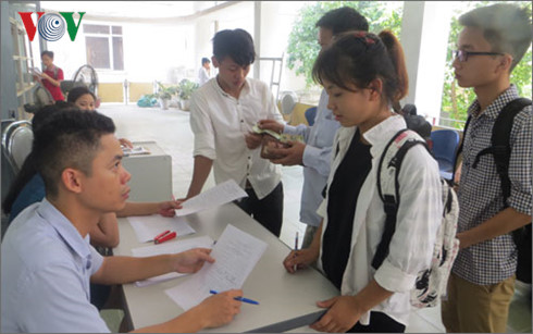 Bỏ điểm sàn đại học: Có giảm cử nhân, thạc sĩ thất nghiệp?