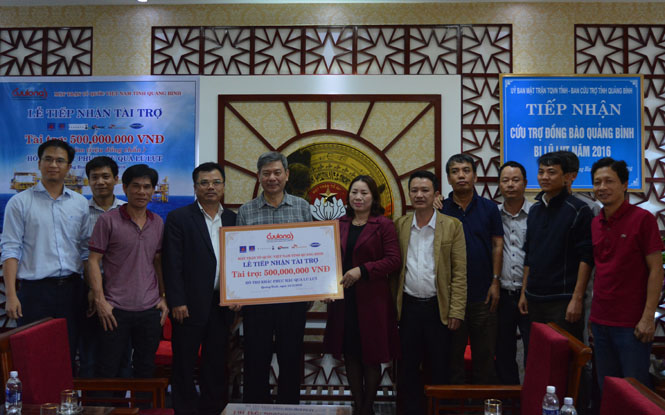 Công ty Liên doanh Điều hành Cửu Long hỗ trợ Quảng Bình 500 triệu đồng