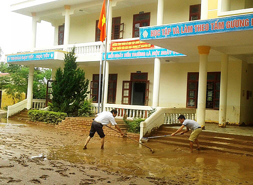 Nỗi lo cơ sở vật chất sau lũ