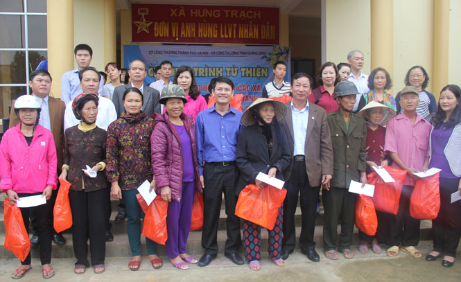 Sở Công thương Hà Nội trao quà Tết cho bà con vùng lũ Quảng Bình