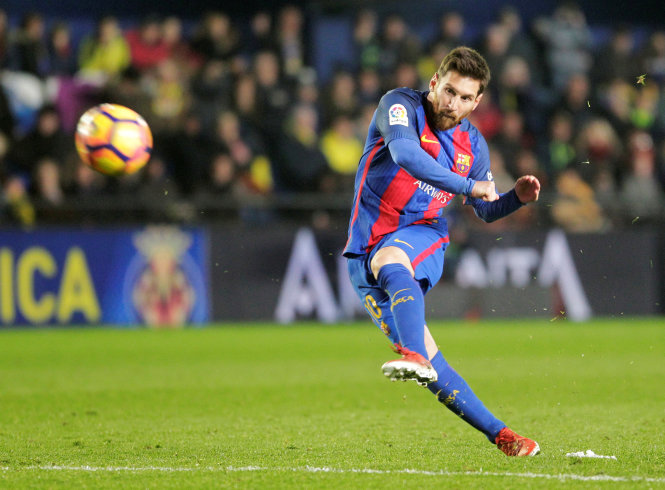 Messi ghi tuyệt phẩm, Barca thoát thua phút 90