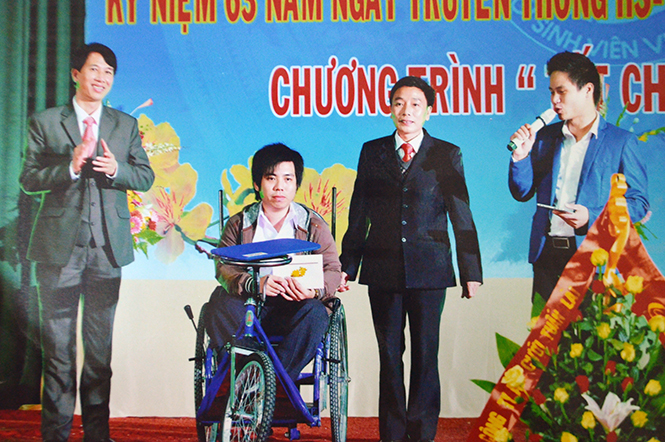 Chung tay cùng sinh viên nghèo đón Tết