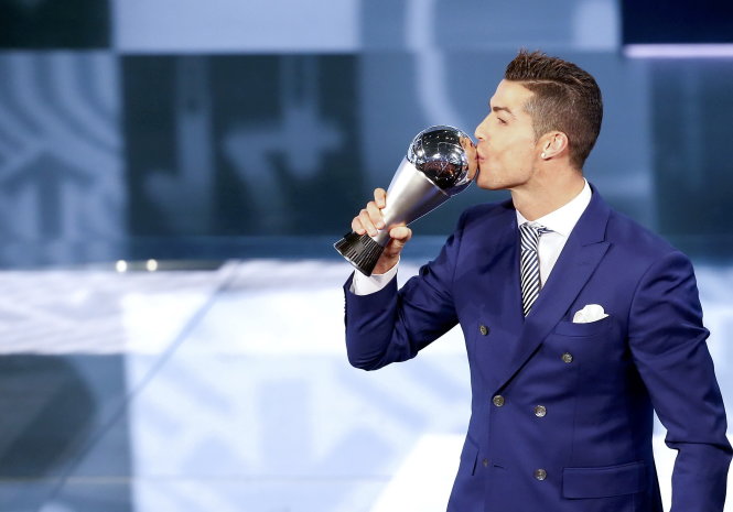 Ronaldo đoạt danh hiệu Cầu thủ xuất sắc nhất FIFA 2016