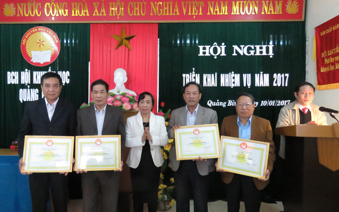 Hơn 57 ngàn lượt học sinh, sinh viên được nhận học bổng từ Quỹ Khuyến học
