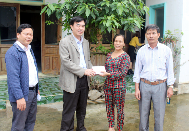 Liên đoàn Lao động tỉnh: Trao 50 triệu đồng cho các cựu binh Gạc Ma