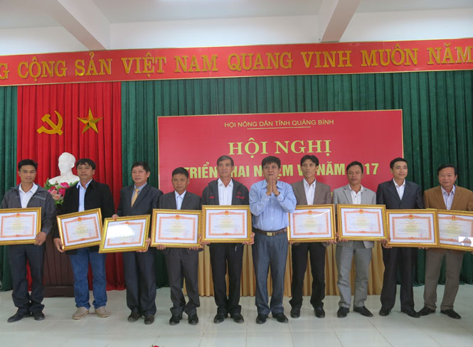 Xây dựng Hội Nông dân thực sự là trung tâm và nòng cốt cho phong trào nông dân