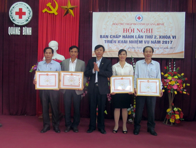 Tập trung thực hiện hiệu quả "Tết vì người nghèo và nạn nhân chất độc da cam" Xuân Đinh Dậu 2017