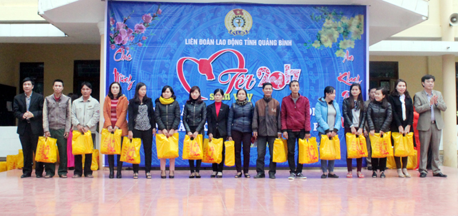 Liên đoàn lao động tỉnh tổ chức "Tết sum vầy" năm 2017