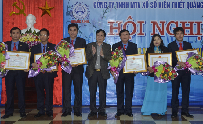Công ty TNHH MTV Xổ số kiến thiết nộp ngân sách 40 tỷ đồng