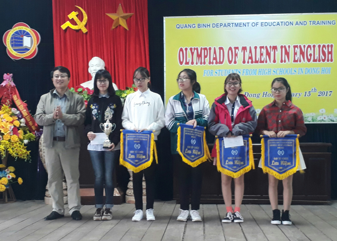 Hội thi Tài năng tiếng Anh cụm các trường THPT thành phố Đồng Hới