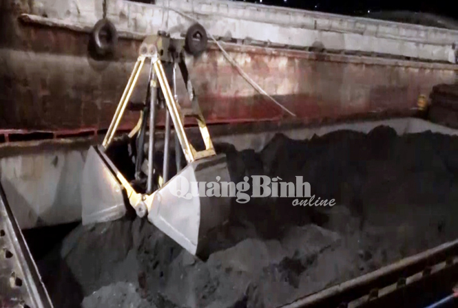 Bắt vụ trộn than lậu vào than có giấy tờ để trục lợi