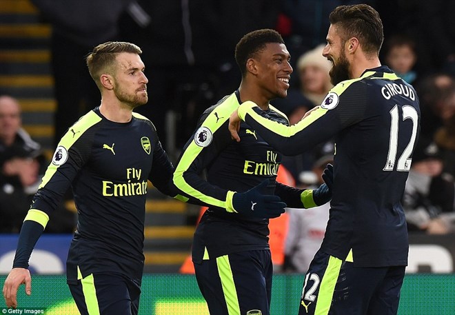 Premier League: Chelsea, Arsenal đua nhau thắng tưng bừng
