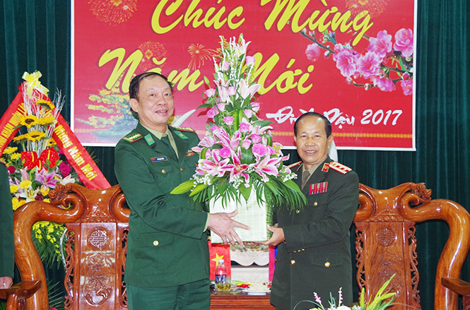Bộ chỉ huy Quân sự tỉnh Savẳnnakhệt (Lào) chúc tết cán bộ, chiến sĩ BĐBP Quảng Bình