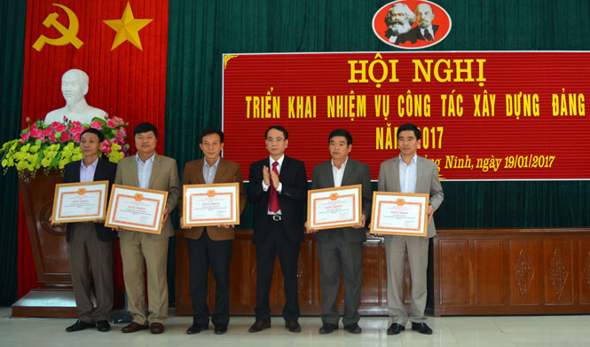 Huyện ủy Quảng Ninh: Triển khai công tác xây dựng Đảng năm 2017