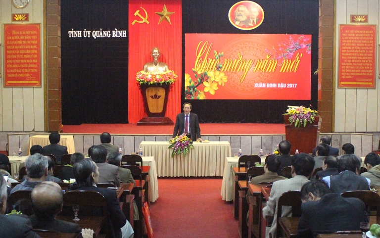 Thường trực Tỉnh ủy: Gặp mặt đội ngũ văn nghệ sĩ, các nhà báo nhân dịp đón xuân Đinh Dậu 2017