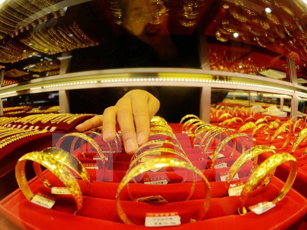 Giá vàng châu Á nhích lên sau lễ nhậm chức của ông Donald Trump