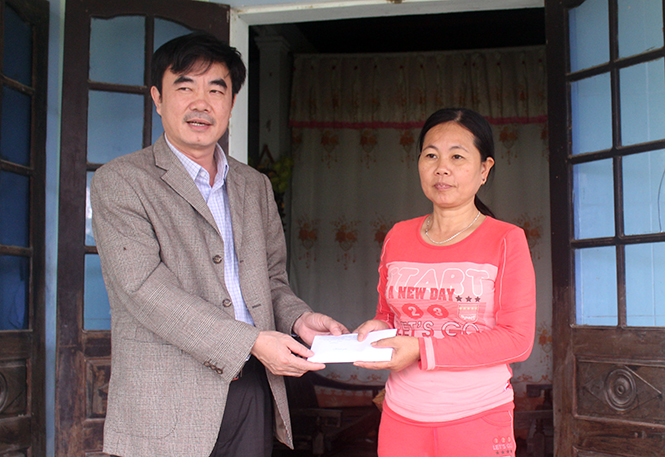 Mang Tết đến với người lao động, học sinh khó khăn