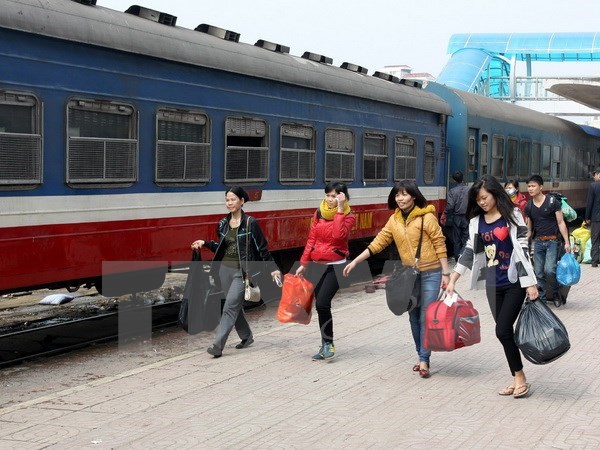 Hành khách ngỡ ngàng khi nhận lại gần 100 triệu đồng để quên trên tàu
