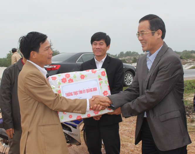 Đồng chí Phó Bí thư Thường trực Tỉnh ủy thăm, kiểm tra tình hình lao động, sản xuất tại một số đơn vị, địa phương nhân dịp đầu năm mới