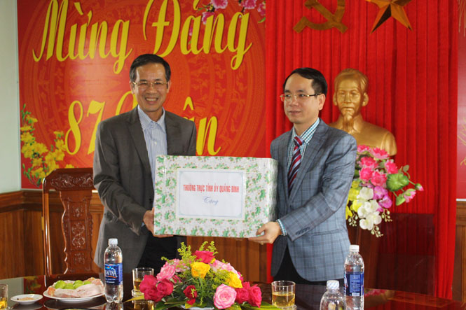 Đồng chí Phó Bí thư Thường trực Tỉnh ủy thăm và kiểm tra tình hình thực hiện nhiệm vụ tại Huyện ủy Quảng Ninh nhân dịp năm mới 2017
