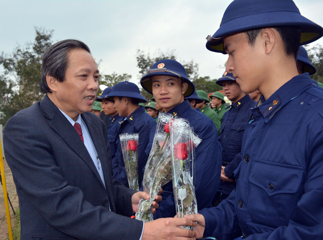 Các địa phương long trọng tổ chức lễ giao, nhận quân năm 2017