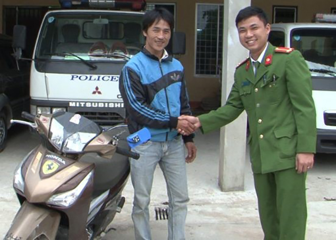Những người "gieo" niềm vui đầu năm mới
