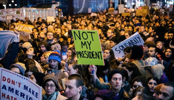 Hàng chục nghìn người tuần hành phản đối Tổng thống Trump