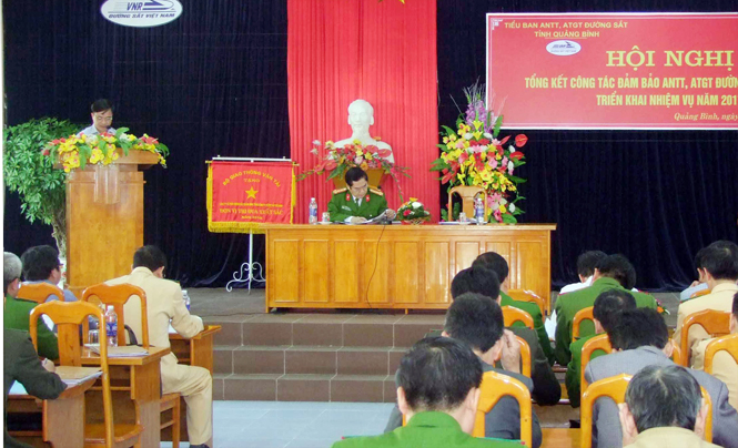 Đẩy mạnh công tác bảo đảm an ninh trật tự và an toàn giao thông đường sắt