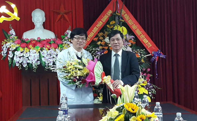 TP. Đồng Hới: Thăm, tặng quà các đơn vị y tế nhân ngày Thầy thuốc Việt Nam